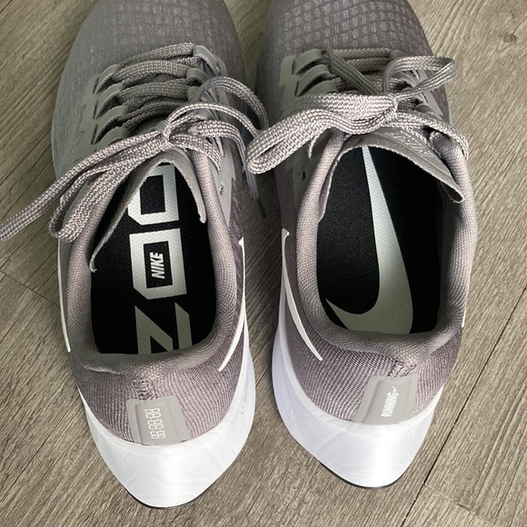 NWOT Rare Women’s Nike Air Zoom Pegasus 37 Running Shoes - Picture 12 of 16